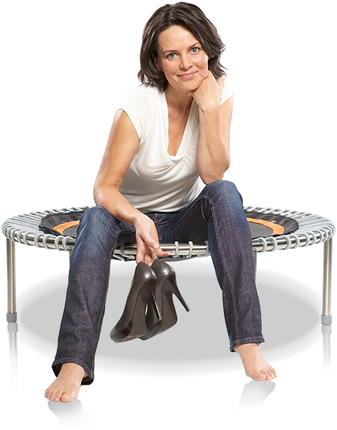 Mujer Sentada Sobre El Bellicon® Sonriendo Y Sujetando (500x655), Png Download
