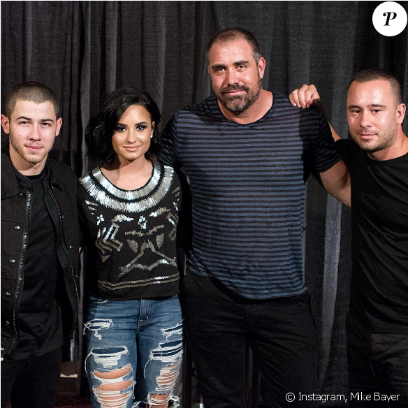 Mike Bayer Accompagne Demi Lovato Et Nick Jonas Sur - Demi Lovato Mike Bayer (950x583), Png Download