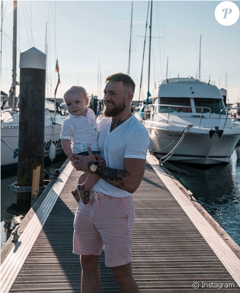 Conor Mcgregor Avec Son Fils Conor Jr - Conor Mcgregor Lifestyle (950x588), Png Download
