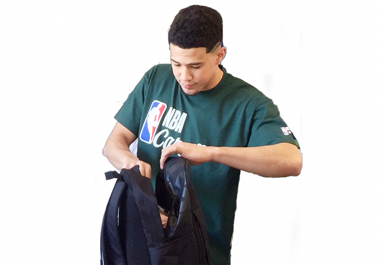 Nba Players Give Back To Children - Sitting (780x544), Png Download
