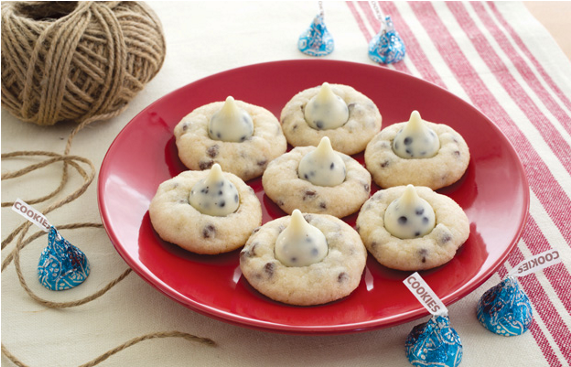 Hershey's Kisses Cookies 'n Creme Blossom Cookies - Chocolate Chip Cookie (570x570), Png Download