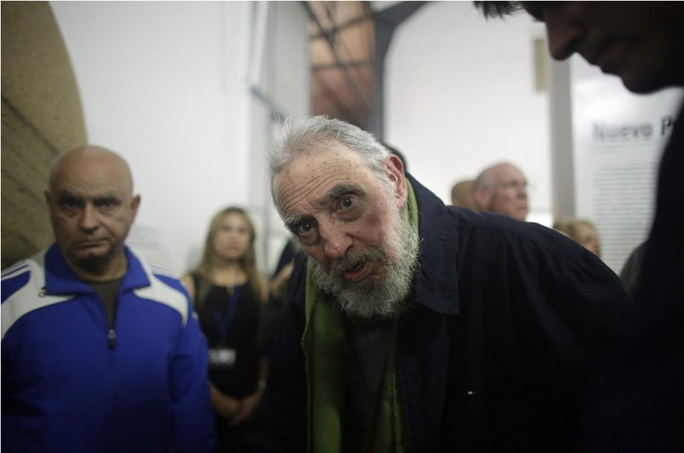 El Líder Cubano Fidel Castro Reapareció En Público - Cadaver De Fidel Castro (1140x640), Png Download