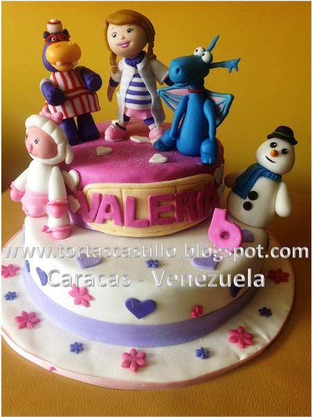Tortas De La Dr Juguetes - Torta Decorada Para Recibir El Año Nuevo (620x602), Png Download