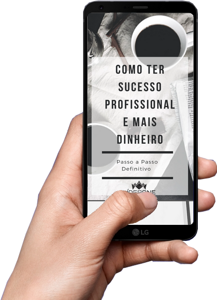 Sucesso Profissional E Mais Dinheiro Celular Png - Hands With Phone Png (568x657), Png Download