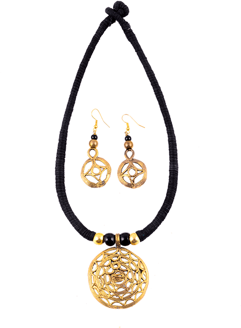Dhokra Black Necklace With Round Golden Pendant - Earrings (500x750), Png Download