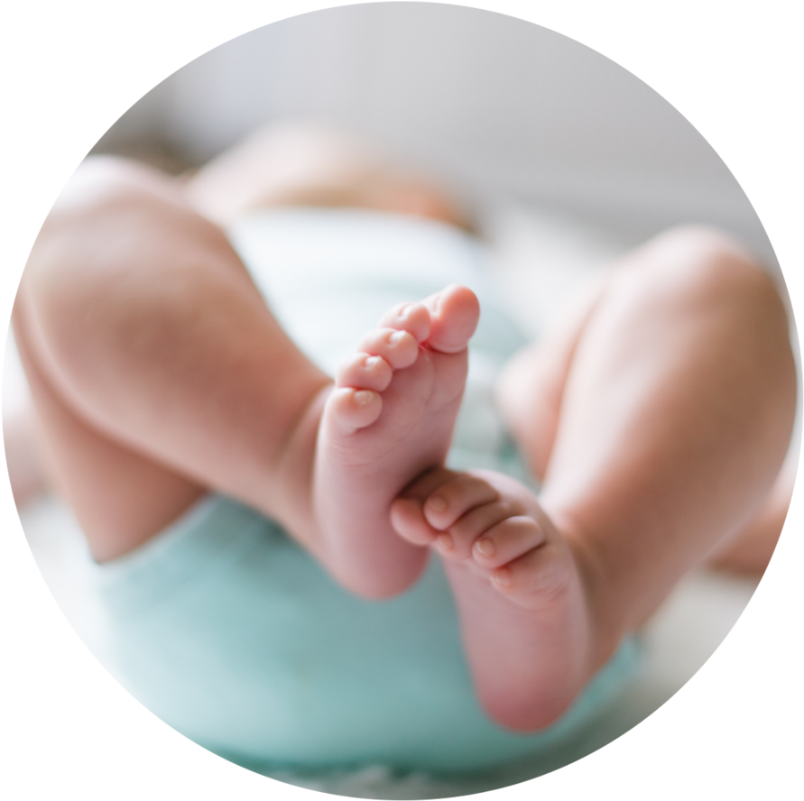 Baby Feet - Bebe De Dos (1000x1000), Png Download