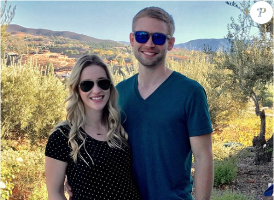 Son Petit Frère Cody Bientôt Papa, Sa Femme Dévoile - Cody Walker Wife (875x401), Png Download