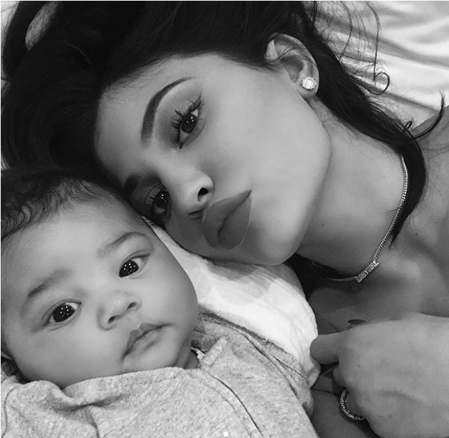 Kylie Jenner Baby Ear Piercing (1200x630), Png Download