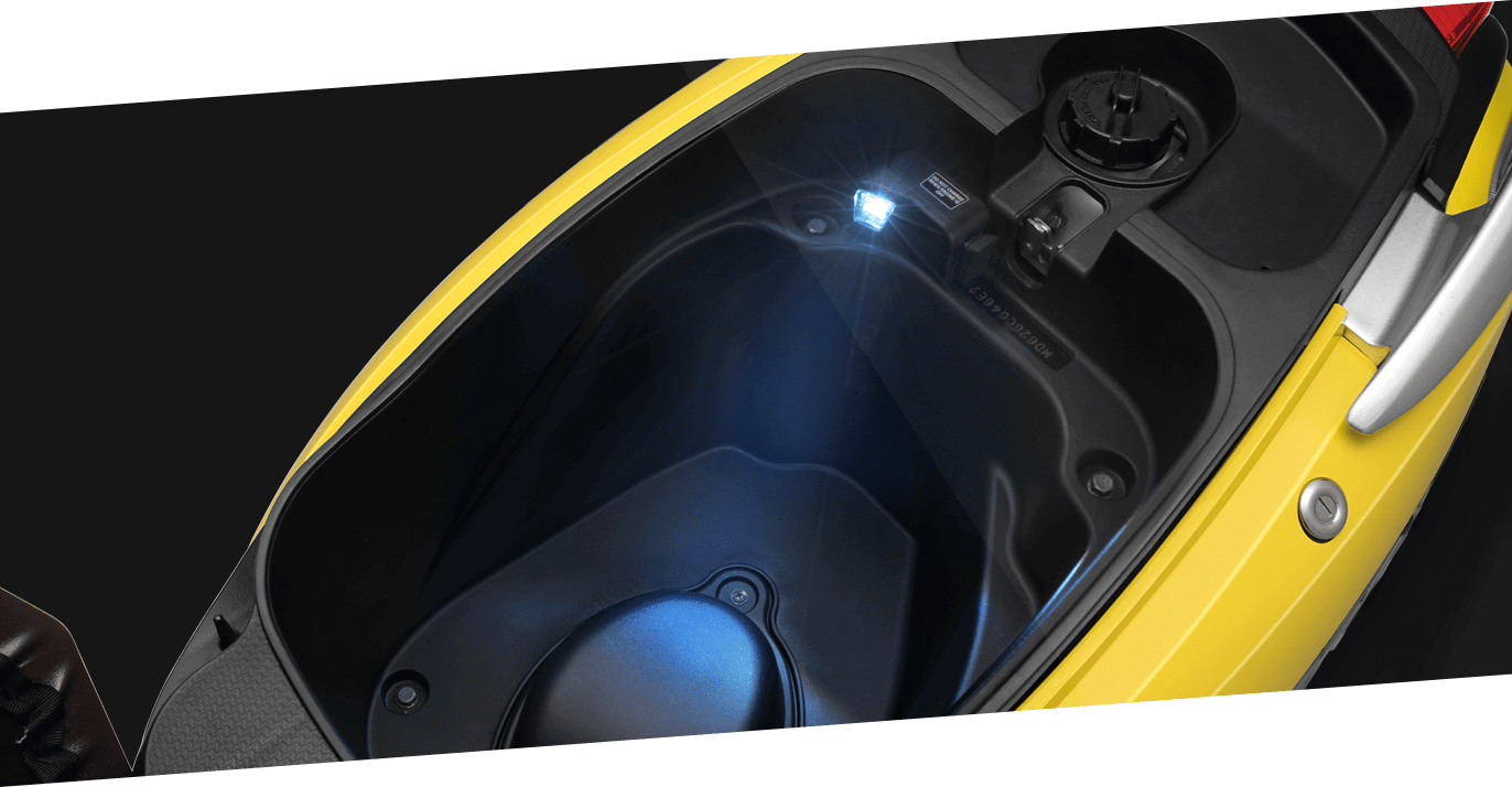 Tvs Scooty Zest Storage Light - Tvs Scooty Zest Yellow (1372x714), Png Download