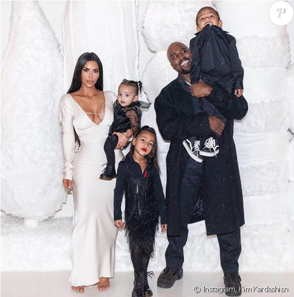 Kim Kardashian Et Kanye West Avec Leurs Enfants - January 2019 Kim Kardashian (950x605), Png Download
