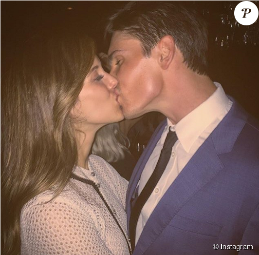 Kayla Ewell Et Tanner Novlan Se Sont Mariés / Photo - Kiss On Lips (950x522), Png Download