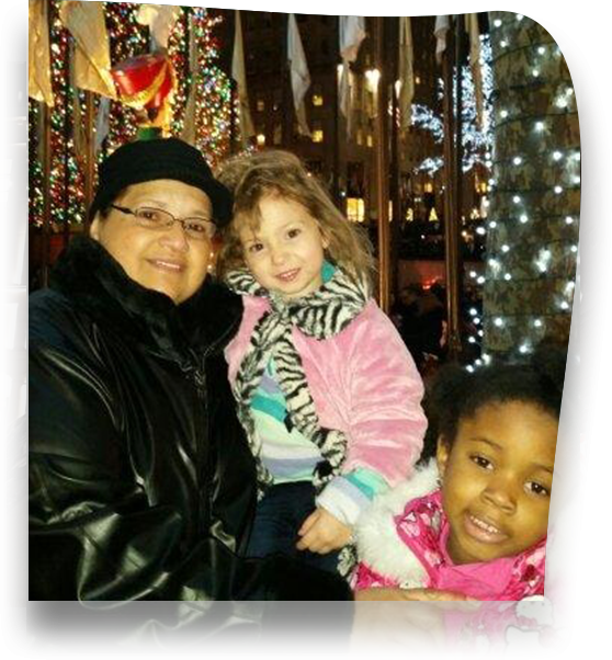 Una Navidad En Nueva York - Family (558x602), Png Download
