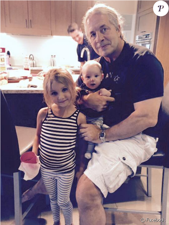 Hart Avec Ses Petits-enfants - Bret Hart Cancer (950x718), Png Download