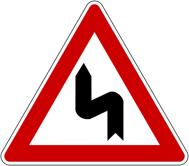 Road Traffic Sign, Road Sign, Shield, Traffic, Road - Segnale Di Passaggio A Livello Con Barriere (640x563), Png Download