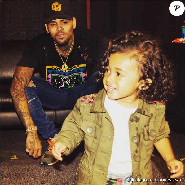 Chris Brown Et Sa Fille Royalty - Chris Brown And Royalty Memes (950x596), Png Download