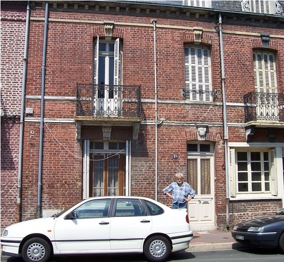 Old House In A Little City Near The Sea - Executive Car (800x533), Png Download