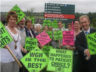 Tim And Nhs Sos Campaigners Celebrate The Cardiac Unit - Grass (600x600), Png Download
