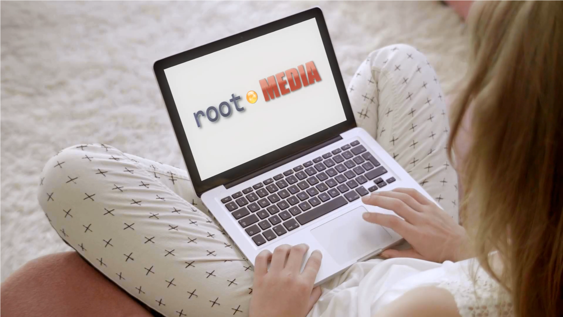 Laptop Screen Mock-up Woman - Sitting (1920x1920), Png Download