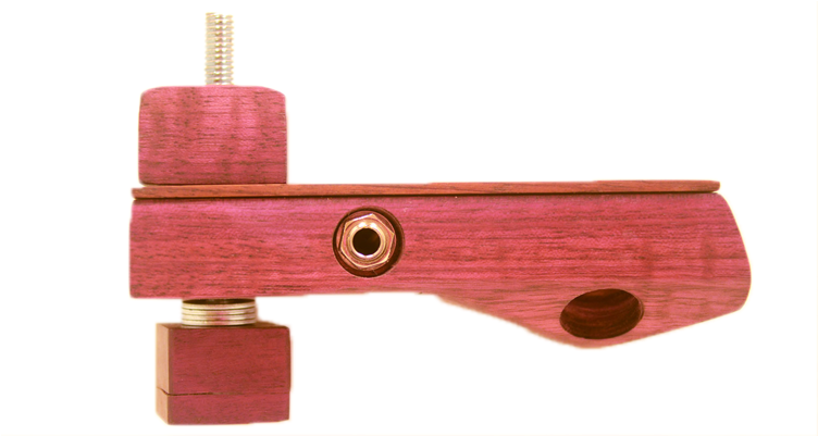 It Has A Clamp On One Side To Hold On A Tongue - Rifle (800x400), Png Download