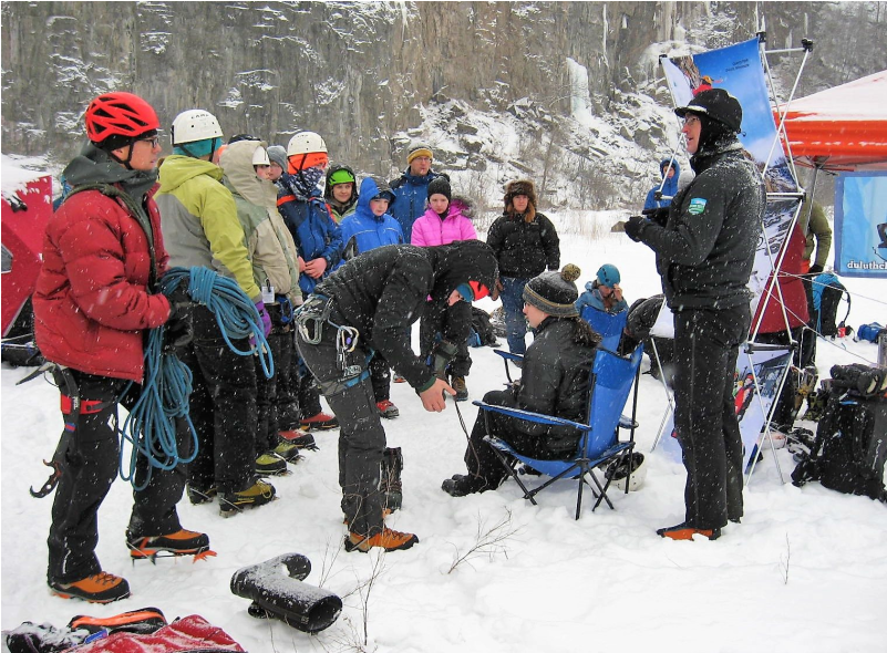 Midwest Mountain Guides Gearing Up The Troops Photo - Snow (800x800), Png Download