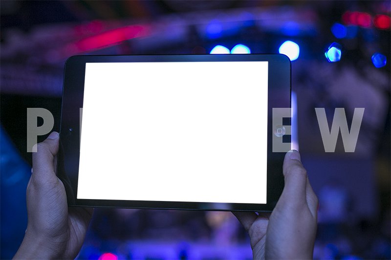Black Ipad Mockup Of A Handheld Landscape Apple Tablet - Led-backlit Lcd Display (800x533), Png Download