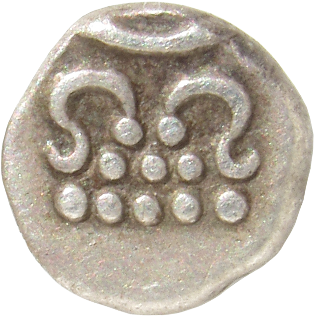 Chuckram Within A Large Crescent Above Vishnupadam - Artifact (657x657), Png Download