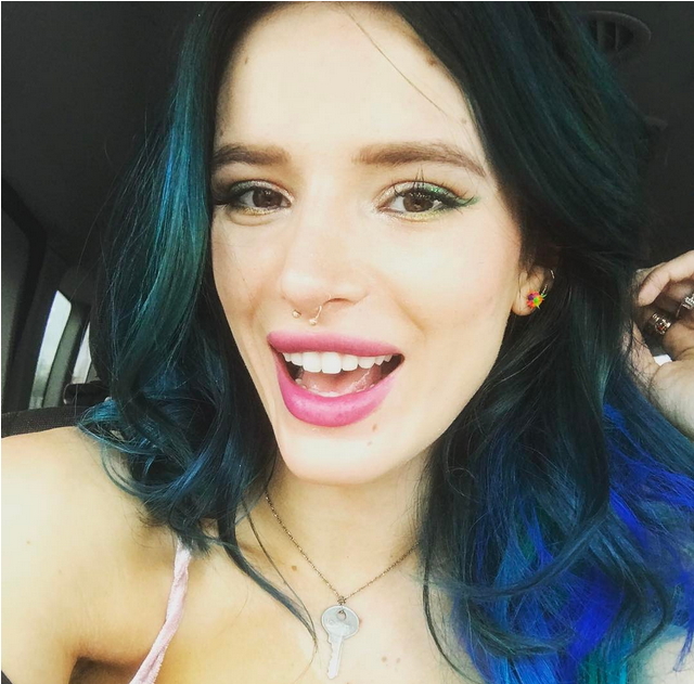 Bella Thorne En Couple Avec Kristen Stewart "je Serais - Bella Thorne Green Blue Hair (1200x630), Png Download