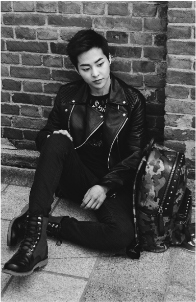 Xiumin Exo - Sitting (500x663), Png Download