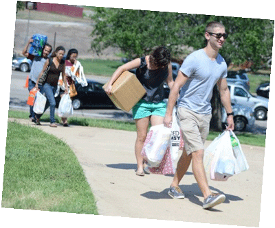 Students Moving Into Their Residence Halls - Texas A&m University (400x333), Png Download