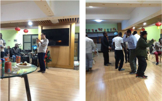 Zhu And Assistants Pan Zhijian Sang Songs To Express - Wood Flooring (700x330), Png Download