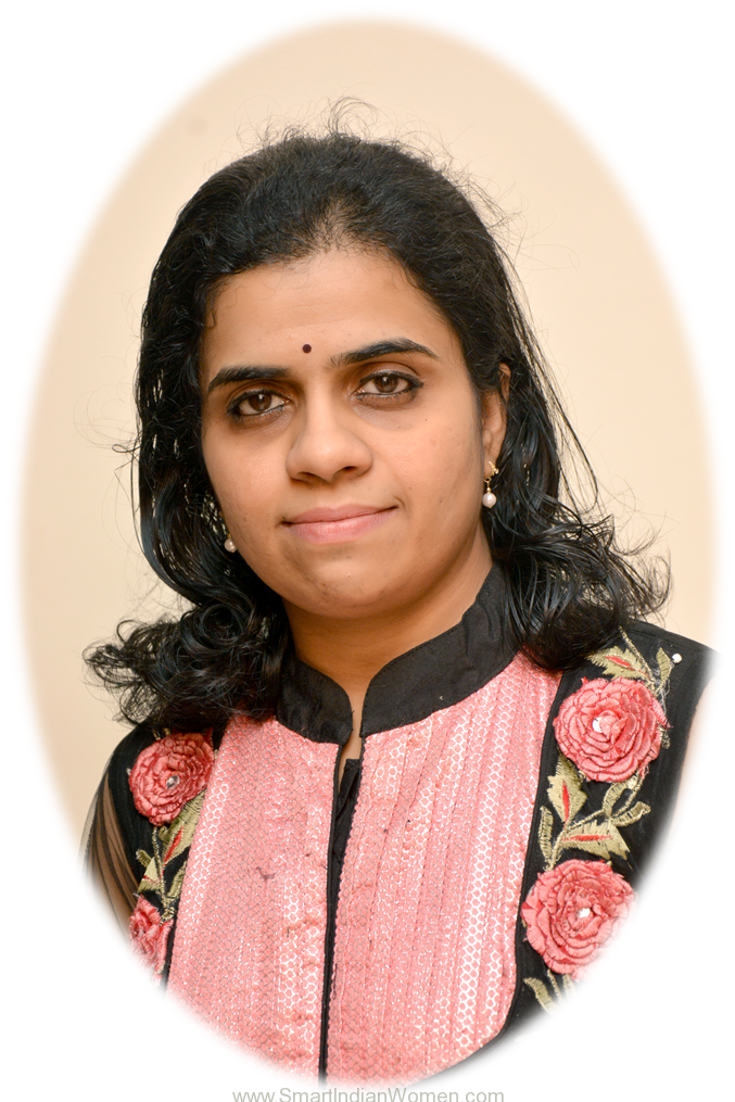 Rashmi Smart Indian Women - Girl (677x1015), Png Download