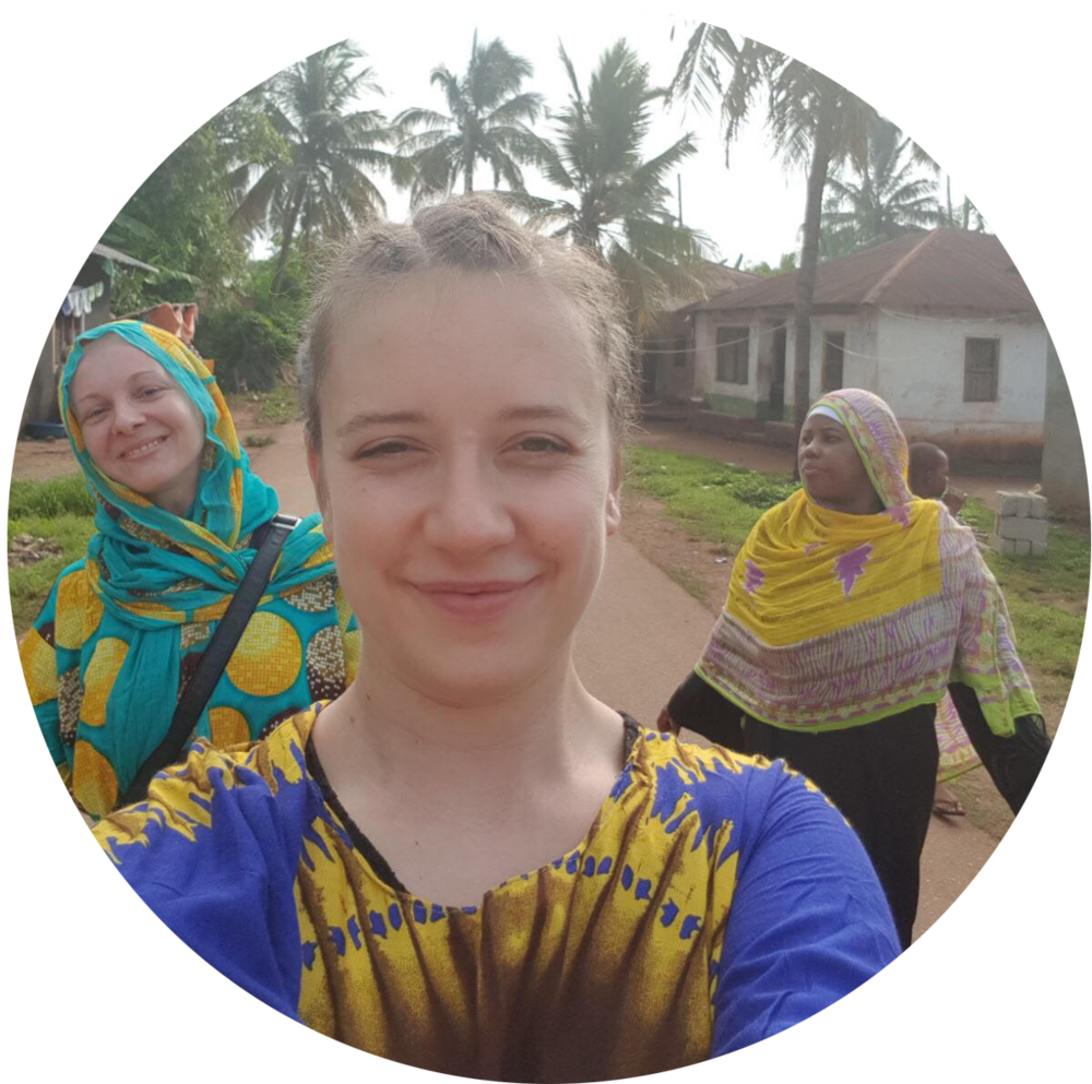 Iveta And Riikka - Vacation (1000x993), Png Download