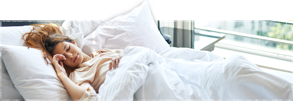 Best Pillows For Back, Stomach And Side Sleepers - Someone Going To Bed (1000x346), Png Download