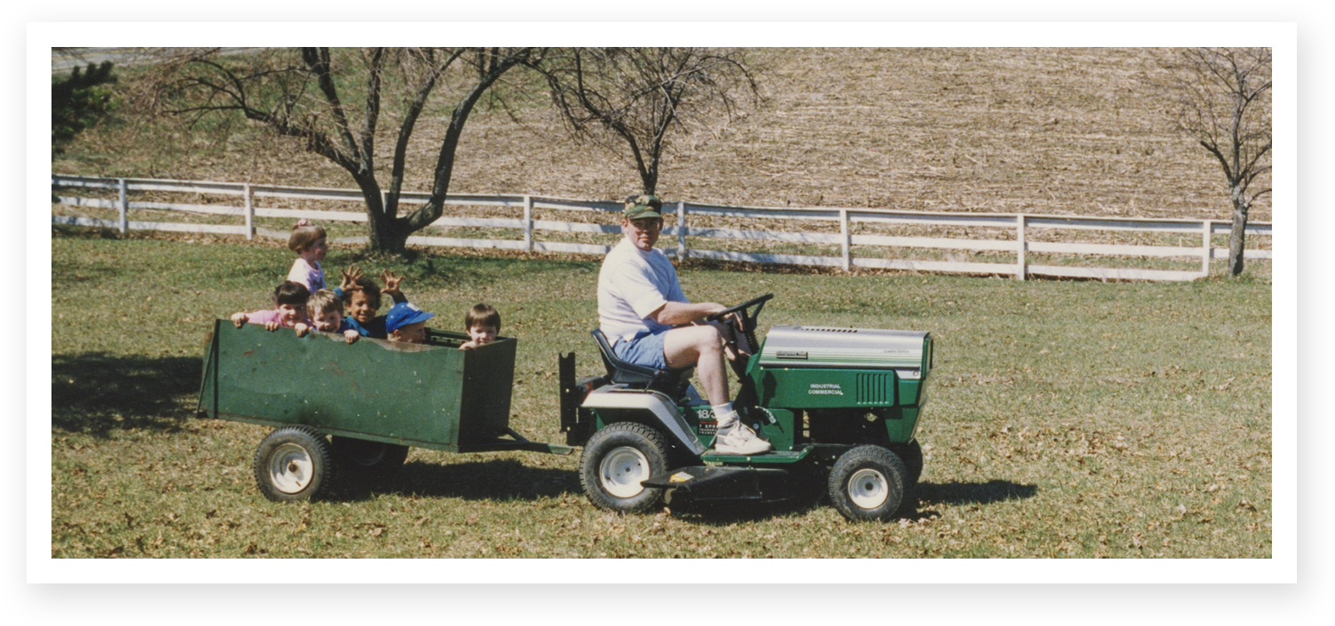 David And His Team Conduct Free Workshops Every Week - Grass (1527x726), Png Download