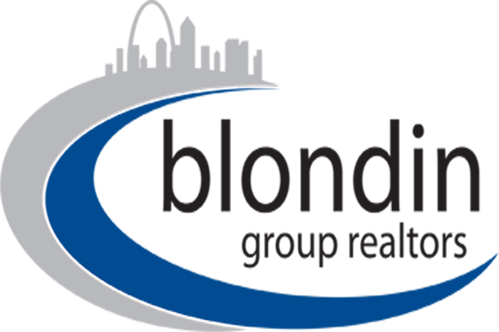 Beautiful Custom Built Ranch Backing To The Woods And - Skyline (700x466), Png Download