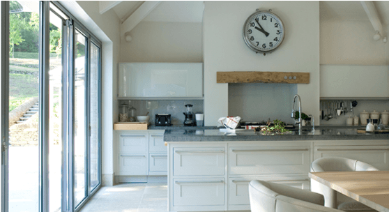 No Compre Una Puerta Nueva - Bifolding Doors In Kitchen (970x373), Png Download